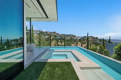 Image de Embodies Elegance, Sophistication, and Advanced  Technology