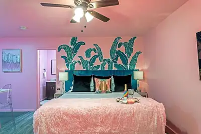 Image de Your Montrose Studios! Sleeps 34/17br/17ba/17pa