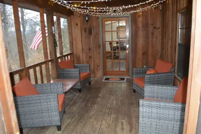 Image de \"Just Right\" 8 Minutes To Gsmnp, 3br/2bh. Hot Tub, Fire Pit, Wi-Fi, Grill, Games