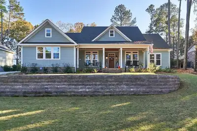 Image de Lakeside Serenity: Pines & Tranquility. \nYour home for the 2024 Us Open