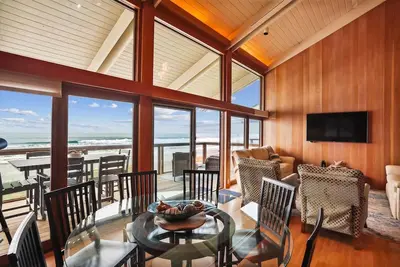 Image de Seashore Retreat: Waterfront Haven, Stunning Ocean Views, Private Beach Access