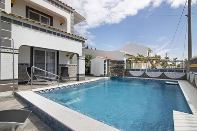 Image de Maison de vacances \"Andar ParaĂso\" avec vue sur la mer, piscine privĂ©e et Wi-Fi