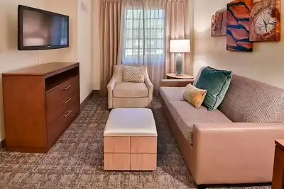 Image de 3 Family-friendly Accommodations Minutes to Fort Lauderdale Beach! Pets Allowed!