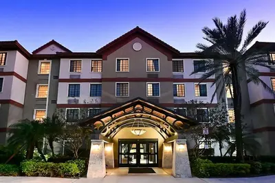 Image de 4 Pet-friendly Accommodations Near Plantation Preserve Golf Course! W/ Pool!