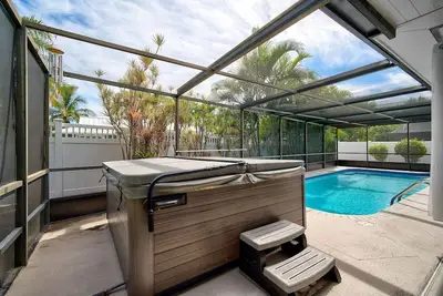 Image de Serene Getaway: Private Pool & Hot Tub, Dog-Friendly, Near Anna Maria Island, Beaches, Parks, Shops