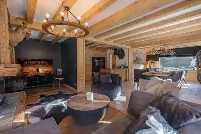 Image de Superbe chalet pour 14 pers. avec spa, cheminée et fitness, à 10 min du centre de Morzine