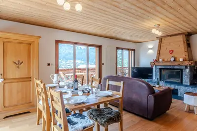 Image de 3 pièces rénové avec terrasse, cheminée, animaux admis, parking et wifi à Morzine