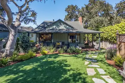Image de Quintessential Carmel Cottage located just a few blocks from downtown Carmel by the Sea