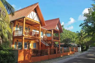 Image de Ocean view apartment in south Mahe, just in front of Baie Lazare beach.