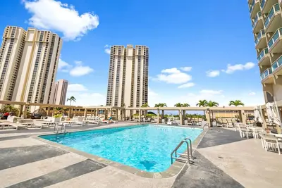 Remodeled Ala Moana Studio Pool and Ocean Views
