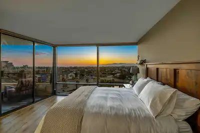 Image de Marina Condo Gorgeous Views, Walk to Venice, Pool