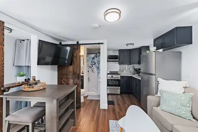 Image de Cozy Tiny House on Main Street. Fully Renovated.