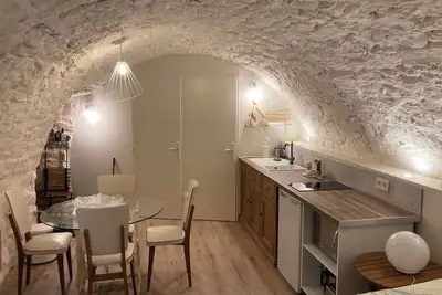 Image de Les Matelles : charmant logement en pierres