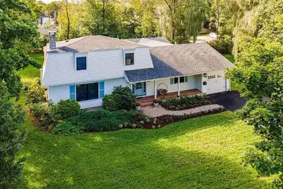Image de Remodeled Beautiful 4-Bedroom Secluded Home in Downtown Bar Harbor!