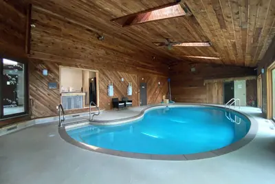 Image de The Castle on Lake Montanis - Indoor Pool & Arcade House