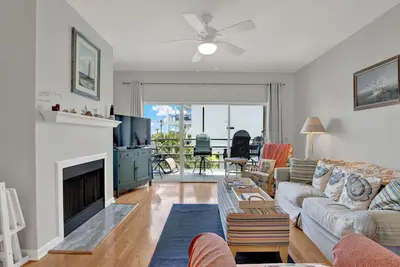 Image de 3 bedrooms, 3 fully baths, fully furnished, 2-month minimum rental
