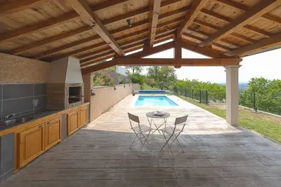 Image de Rosa Gallica - Maison climatisée avec piscine