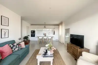 Image de Appartement neuf Ă 5 minutes du port et des plages!