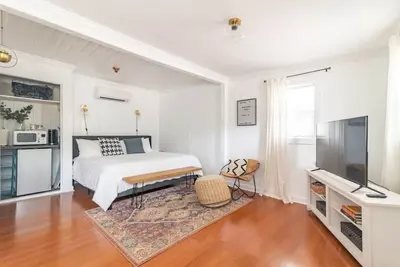 Image de Downtown - Walk to Wimberley Square! Studio 2 @ Beer Ranch Project Inn