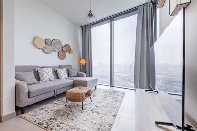 Image de Modern 1-Bedroom Apartment with Burj Khalifa Views | Sobha Waves I 3515