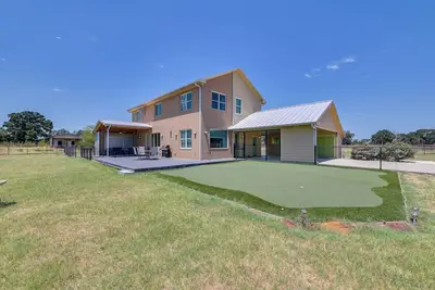 Image de 26-Acre Pilot Point Ranch Home w\/ Pool & Mini Golf