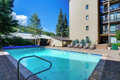 Image de Vail Top-Floor Condo w/ Deck & Mountain Views!