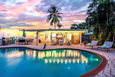 Image de New 3Bed by the Beach- Game Room - Pool - Outdoor Tv