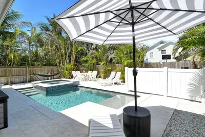 Image de Lazy Dayz on Ami! 1 block to beach access!