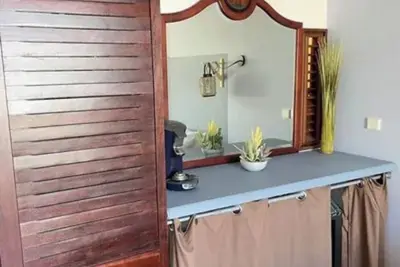 Image de Studio Ă Tartane avec piscines et Ă 5 min de la plage!