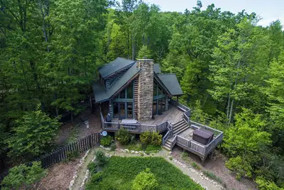 Image de Woodhaven | Private, Pet Friendly, Hot Tub &  Mountain View!