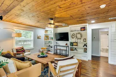 Image de Lindale Vacation Rental w/ Deck & Grill!