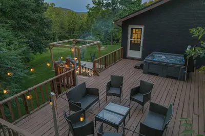 Image de WiFi, Hot Tub, Pool Table, Pet Friendly - Huckleberry Arch in Red River Gorge