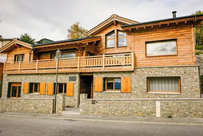 Image de Chalet Kusi Wasi is a luxury home in the heart of the pyrénées mountains