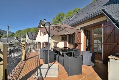 Image de Chalet 'Gite 10 Personnes Boutx' avec vue sur la montagne, terrasse privée et Wi-Fi