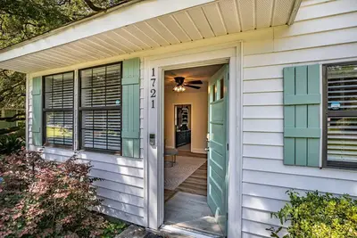 Image de Charming Port Royal Cottage: Walk to Dining, 5 Min to Parris Island, Beach & Bike Trails!