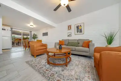 Image de Central | Remodeled | 3 Br 2 Ba | Fenced | Clean