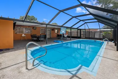 Image de Spacious 4 bedroom-Screened pool-Fenced backyard.