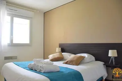 Image de Discover the Landing Beaches! Unit with Kitchenette! Onsite Parking, Pool!
