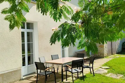 Image de Maison familiale rénovée avec cour, à 1h30 de Paris, proche de la nature et des sites historiques.