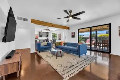 Image de 5 Bedrooms | Pool | Near Old Town | Golf Courses
