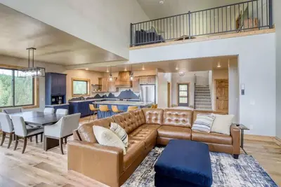 Image de The Cliffhanger – Luxury Cabin with Hot Tub, Fireplaces & Epic Black Hills Views