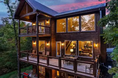 Image de Heated pool/GamRm/4 King suites/mins to Dollywood