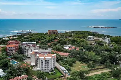 Image de New condo near Tamarindo beach, restaurants, bars, shopping, and activities.