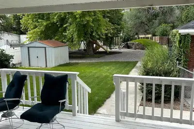Image de Downtown w/ 3 Bedrooms, Fenced Yard & Playground - Kid Friendly!