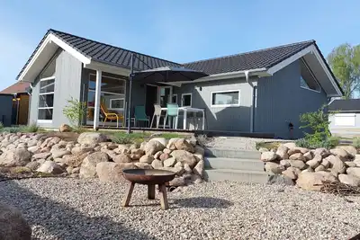 Behagliches Holzhaus mit Sauna im Skandi-stil am Großen Zechliner See