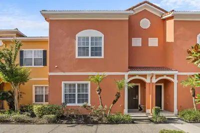 Image de Enchanting Family Oasis: 4br Townhouse & Private Pool Near Disney World
