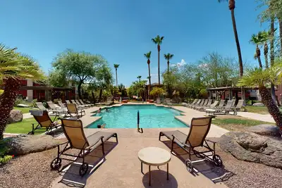Image de Cozy Desert Oasis - Condo with Pool, Hot Tub, Grills, Gym and Charming Patio