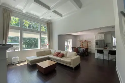 Image de Spacious Vacation House by the Forest