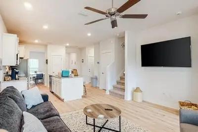 Image de Located just minutes from the beach four bedroom Perdido Key getaway.