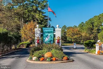 Image de Bethany Beach Luxury Resort, 2nd floor condo. \nBring your golf clubs and kayak!